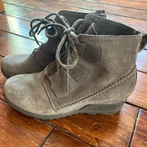 Sorel 7.5 grey suede wedge boots in great condition. Minimal signs of wear